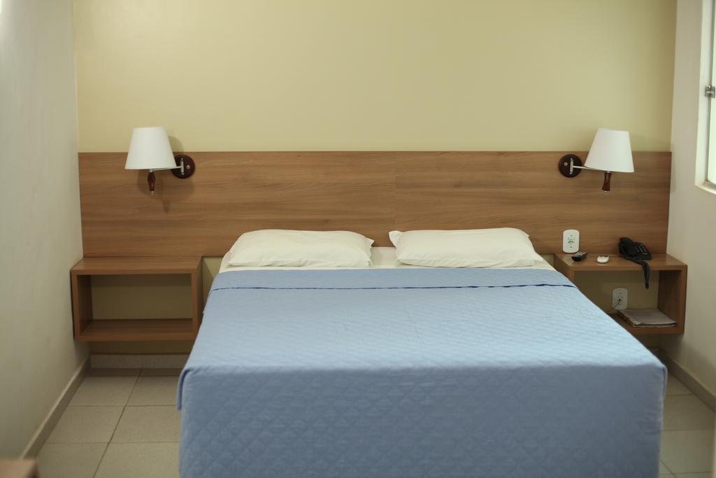 Larison Economy Hotel ปอร์โตเวโล ภายนอก รูปภาพ