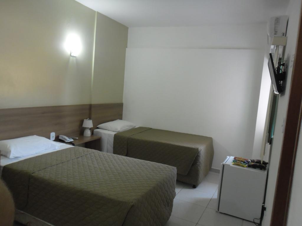 Larison Economy Hotel ปอร์โตเวโล ภายนอก รูปภาพ