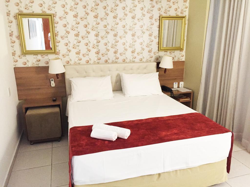 Larison Economy Hotel ปอร์โตเวโล ภายนอก รูปภาพ