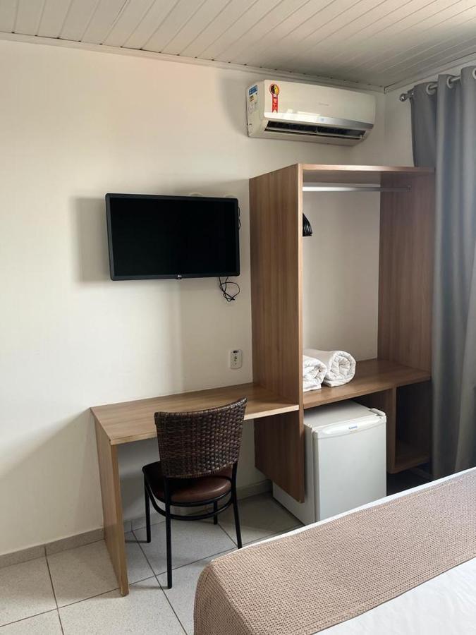 Larison Economy Hotel ปอร์โตเวโล ภายนอก รูปภาพ