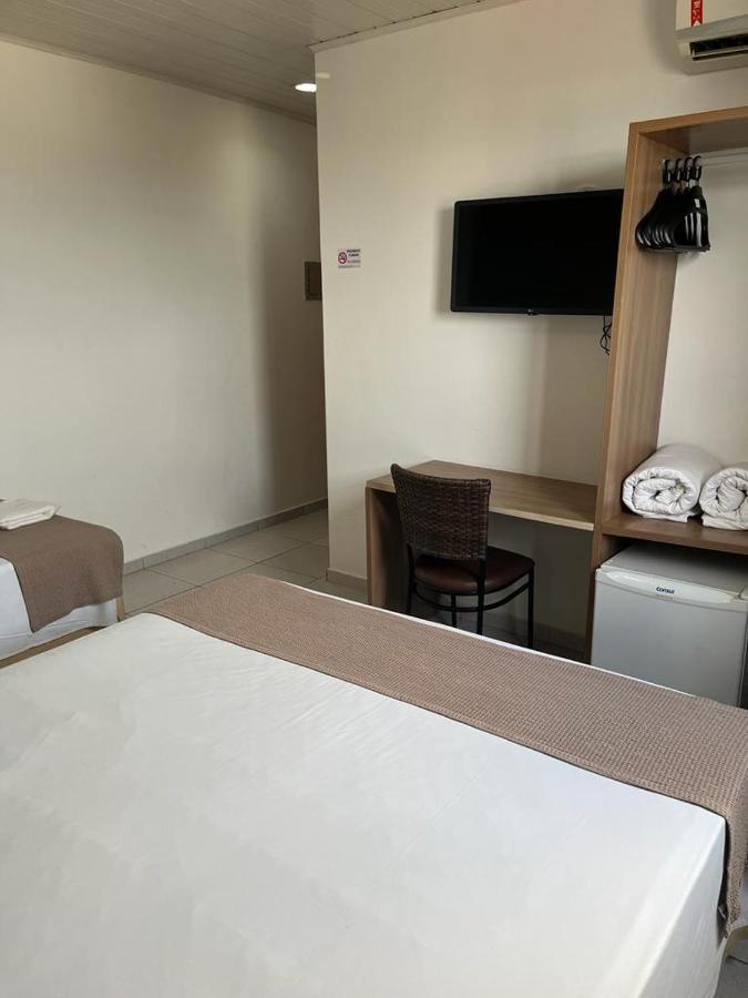 Larison Economy Hotel ปอร์โตเวโล ภายนอก รูปภาพ
