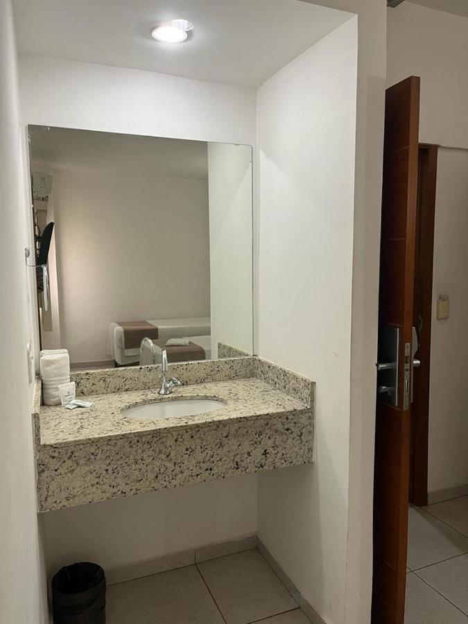 Larison Economy Hotel ปอร์โตเวโล ภายนอก รูปภาพ