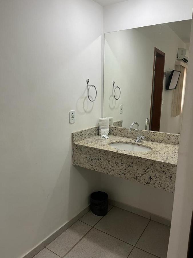 Larison Economy Hotel ปอร์โตเวโล ภายนอก รูปภาพ