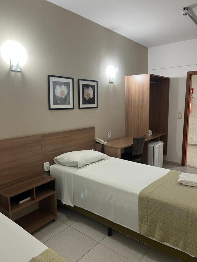 Larison Economy Hotel ปอร์โตเวโล ภายนอก รูปภาพ