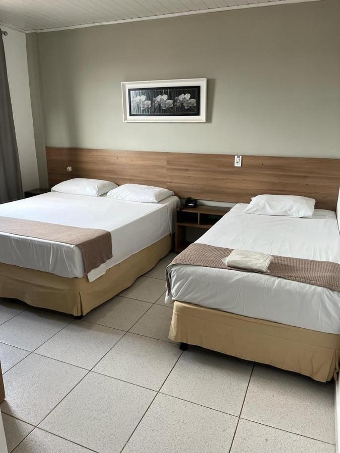 Larison Economy Hotel ปอร์โตเวโล ภายนอก รูปภาพ