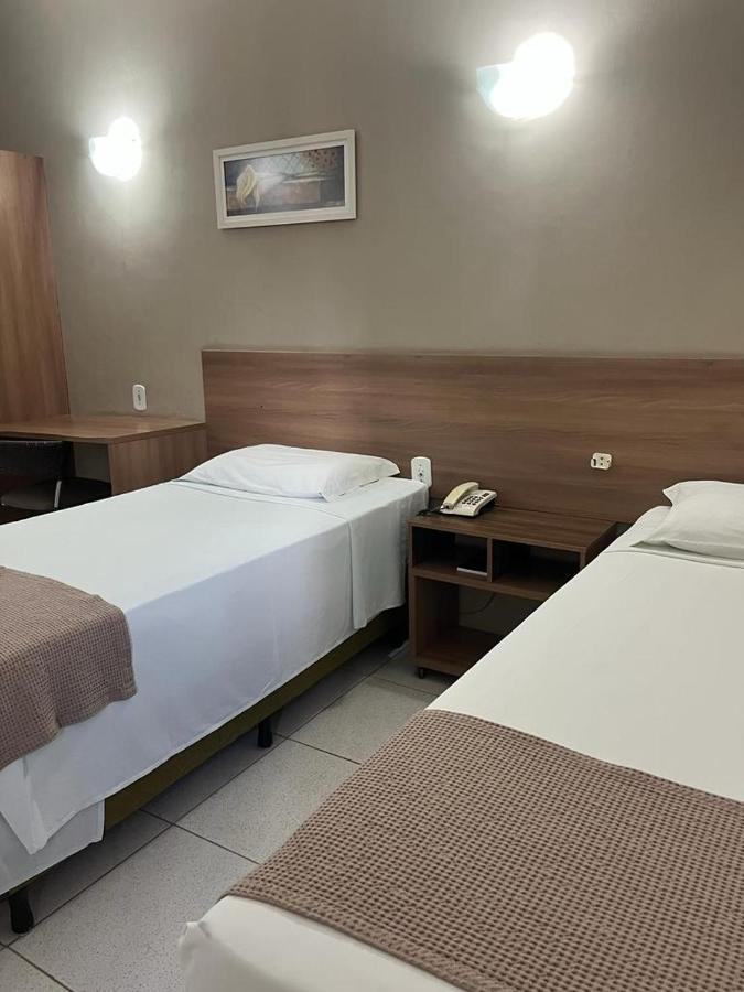Larison Economy Hotel ปอร์โตเวโล ภายนอก รูปภาพ