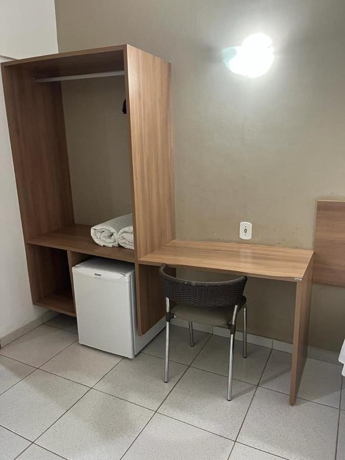 Larison Economy Hotel ปอร์โตเวโล ภายนอก รูปภาพ