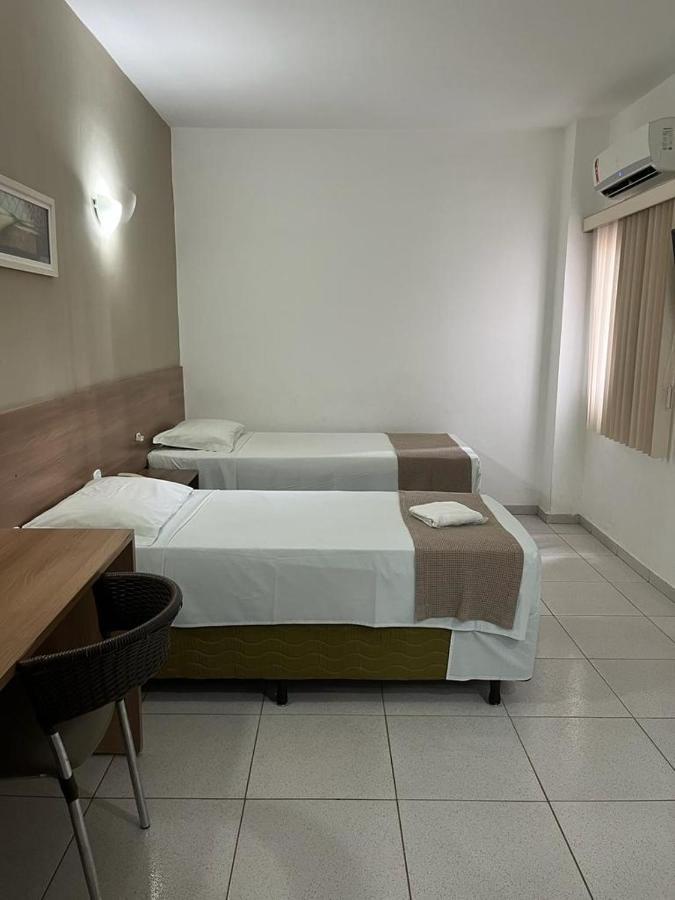 Larison Economy Hotel ปอร์โตเวโล ภายนอก รูปภาพ