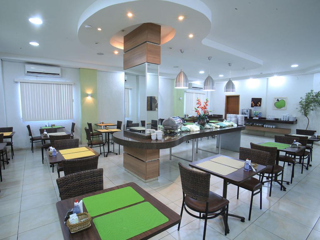 Larison Economy Hotel ปอร์โตเวโล ภายนอก รูปภาพ