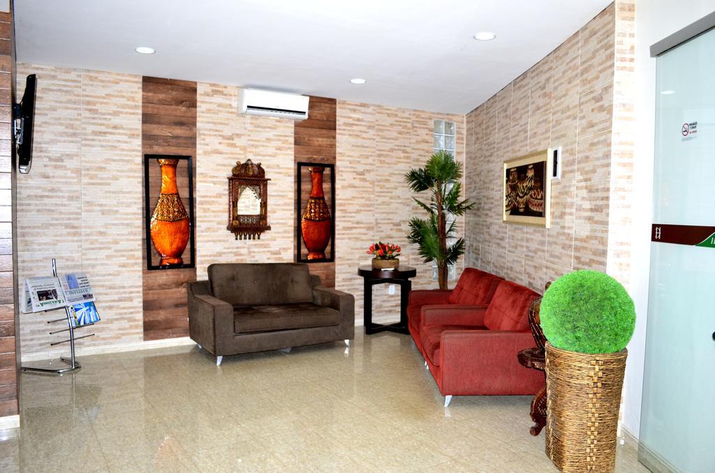 Larison Economy Hotel ปอร์โตเวโล ภายนอก รูปภาพ