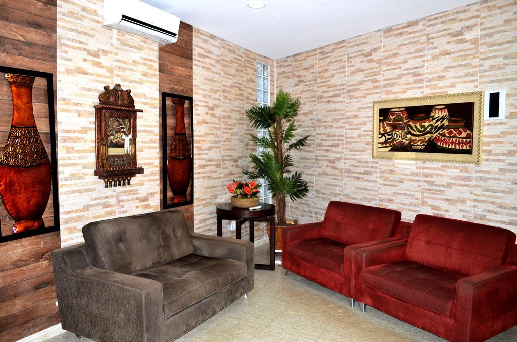 Larison Economy Hotel ปอร์โตเวโล ภายนอก รูปภาพ