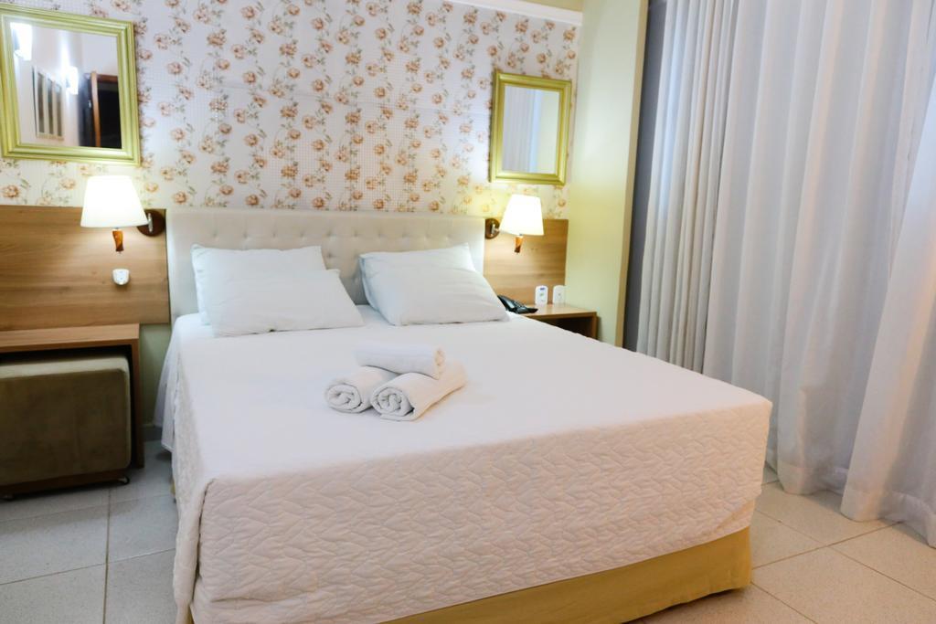 Larison Economy Hotel ปอร์โตเวโล ภายนอก รูปภาพ