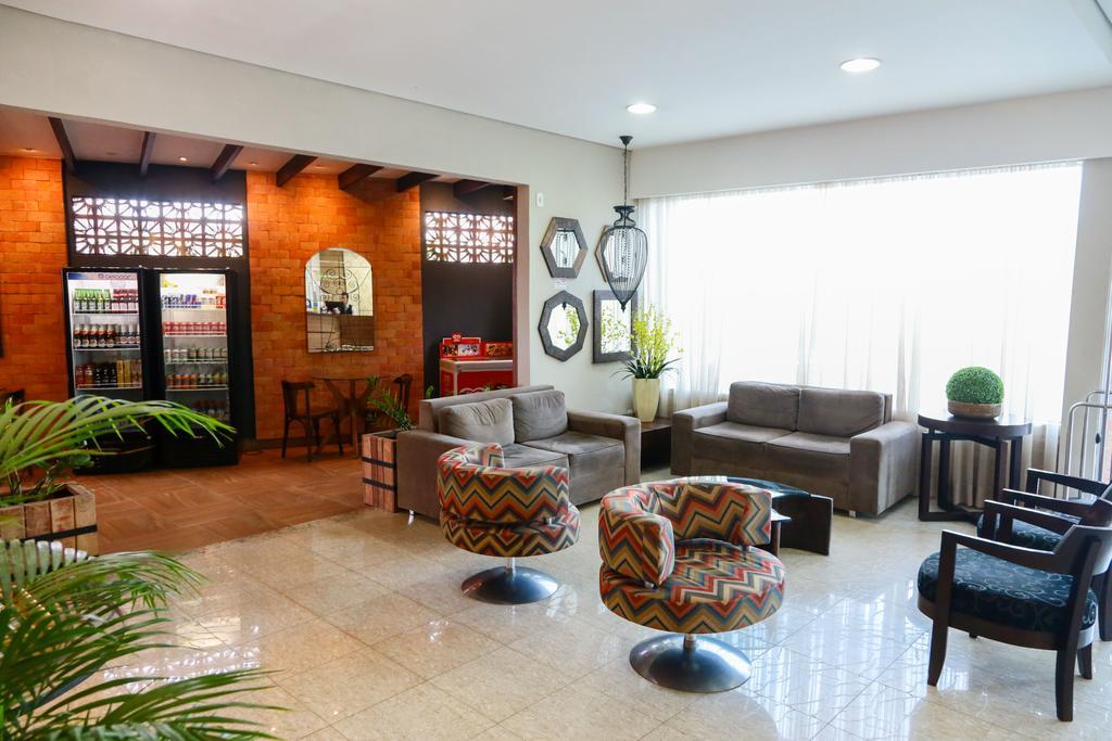 Larison Economy Hotel ปอร์โตเวโล ภายนอก รูปภาพ