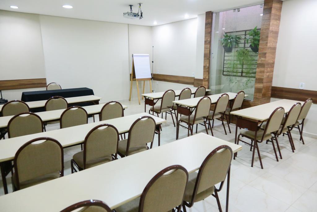 Larison Economy Hotel ปอร์โตเวโล ภายนอก รูปภาพ