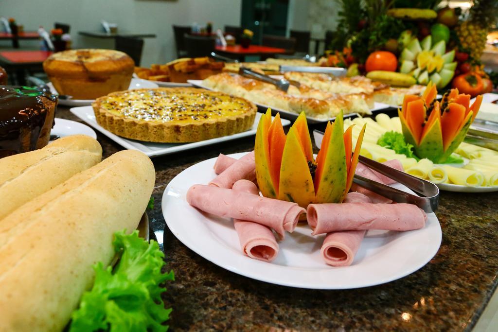 Larison Economy Hotel ปอร์โตเวโล ภายนอก รูปภาพ