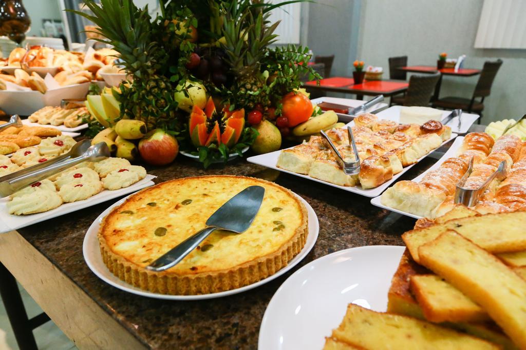 Larison Economy Hotel ปอร์โตเวโล ภายนอก รูปภาพ