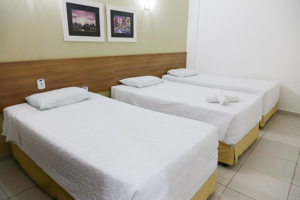 Larison Economy Hotel ปอร์โตเวโล ภายนอก รูปภาพ
