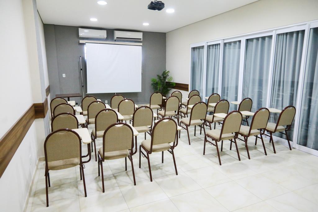 Larison Economy Hotel ปอร์โตเวโล ภายนอก รูปภาพ