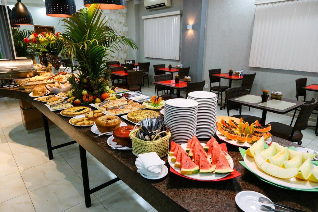 Larison Economy Hotel ปอร์โตเวโล ภายนอก รูปภาพ