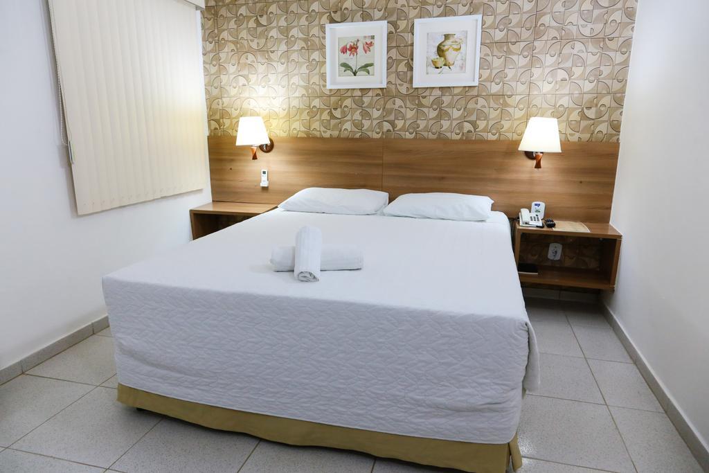 Larison Economy Hotel ปอร์โตเวโล ภายนอก รูปภาพ