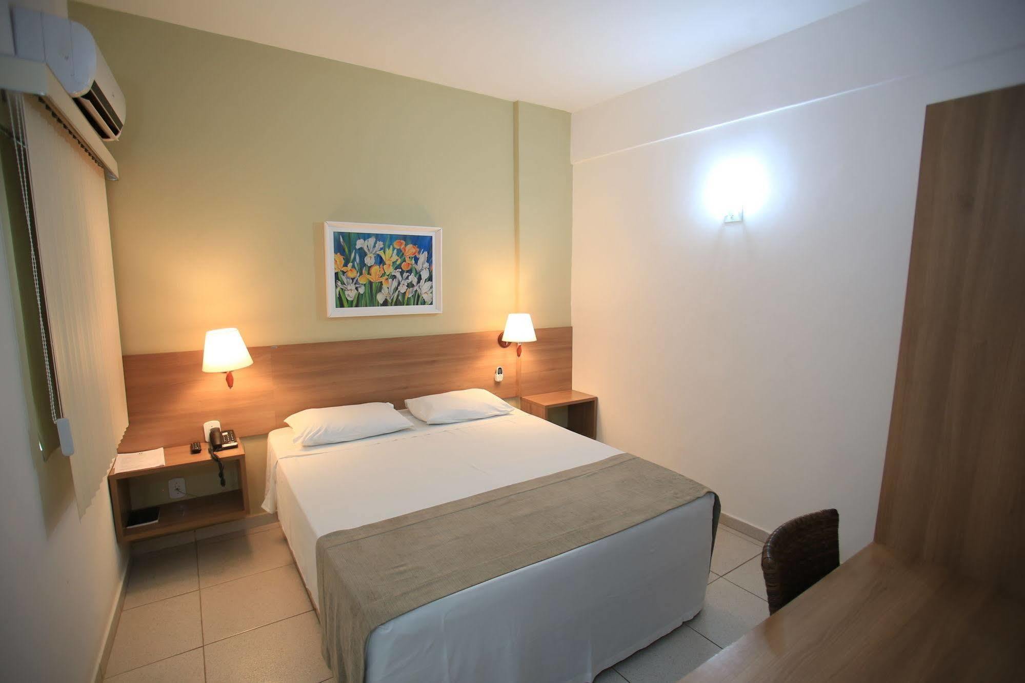 Larison Economy Hotel ปอร์โตเวโล ภายนอก รูปภาพ